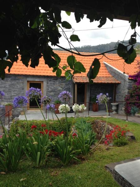 Casa dos Gatos, Rezervați Casă de vacanță Hoteluri în Calheta cu parcare, Parcare