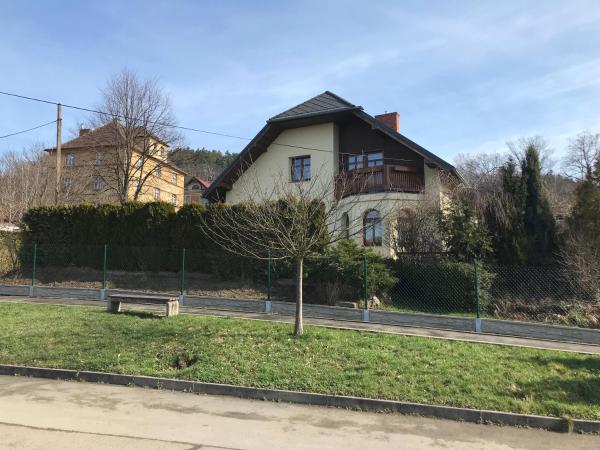 Dům u koupaliště, Rezervați Vilă Ceska Kamenice 
