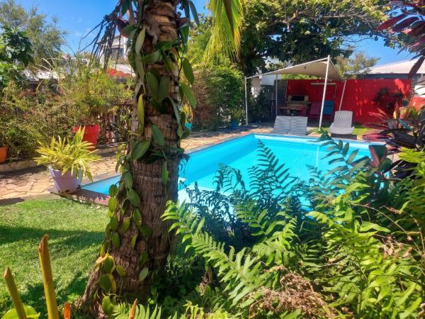 Maison cosy à Ravine des Cabris avec piscine partagée, Rezervați Casă de vacanță Case de vacanță Le Tampon, Casetă