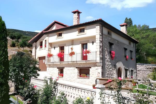 Spacious House in Merindad de Valdivielso, Rezervați Casă de vacanță Quintana de Valdivielso 