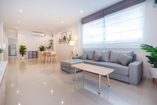 2BR Homey townhome 350M walk to Kata Beach Fully equipped, Rezervați Casă de vacanță Case de vacanță Kata Beach, lângă Big Buddha, Casetă