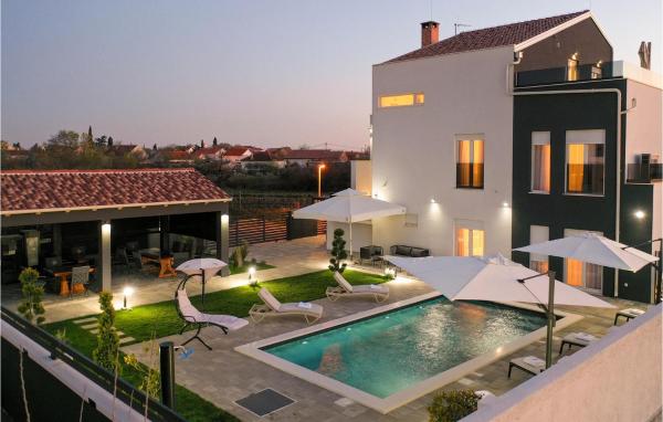 Villa D-Palace, Rezervați  Žarović Zadar County