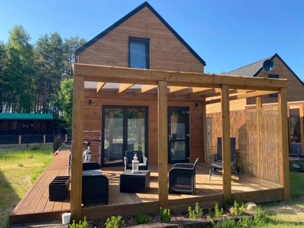Domki trzy jeziora z zewnętrznym SPA - sauna, balia do schładzania i jacuzzi, Rezervați  Hoteluri în Pomerania cu parcare, Parcare