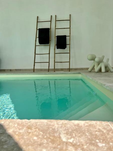 Manoir Les Feuillantines Piscine & Spa, Rezervați  Isques Picardia