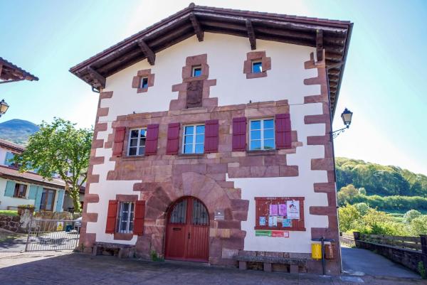 Amaiurko Aterpetxea, Rezervați  Maya del Baztán 