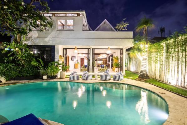 Monroe 3BR Luxury Villa Seminyak with Concierge Netflix Private Pool 900m to Beach, Rezervați  Hoteluri în Badung cu piscină, Piscină
