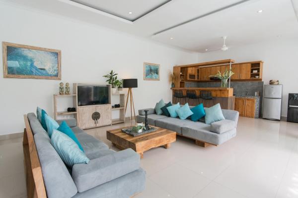 Stylish Three Bedroom Villa Near Atlas Beach Club & Beach, Rezervați  Hoteluri în Bali cu parcare, Parcare