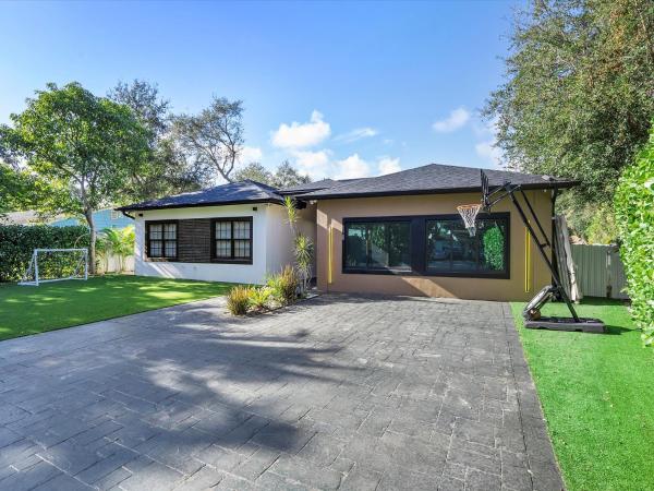 VillaLee Luxury Heated Pool & Spa Sauna Golf, Rezervați  North Miami Miami Beach