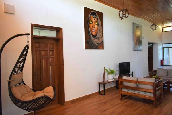 Backdoor Villa, Rezervați  Hoteluri în Coast Region cu piscină, Piscină