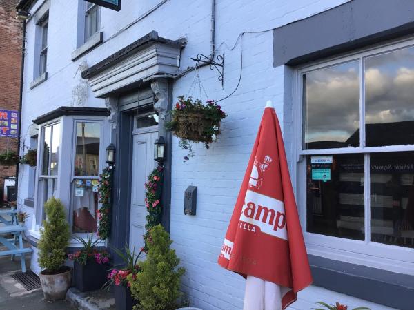 Dolphin Inn, Rezervați  Llanymynech Shropshire