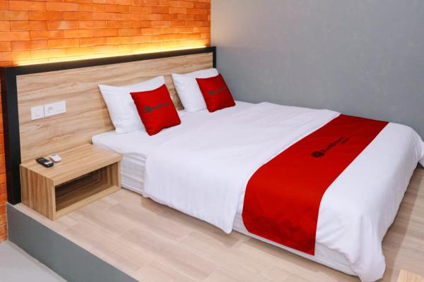 RedDoorz at Hotel DPraya Pati, Rezervați Hotel Hoteluri ieftine în Pati