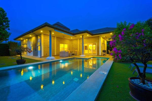 Modern 3 Bedroom Pool Villa - MR54, Rezervați  Hoteluri în Central Thailand cu piscină, Piscină