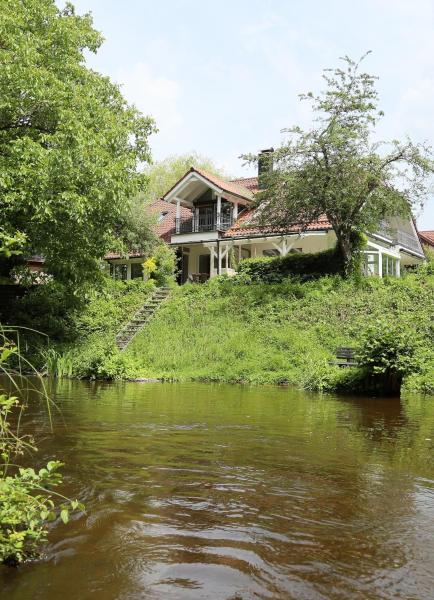 Unique Luxury Villa 22 min to Munich 290m2 Pool Sauna, Rezervați  Hoteluri în Gauting cu piscină, Piscină