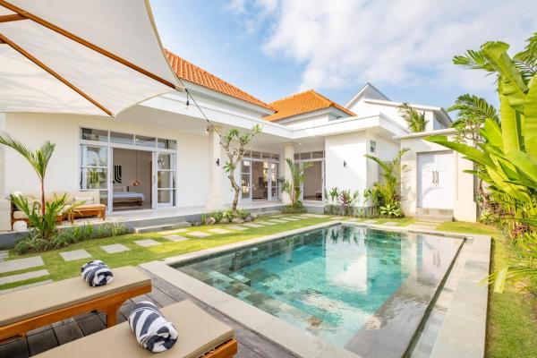 Villa Navaria Canggu, Rezervați  Hoteluri în Badung cu piscină, Piscină