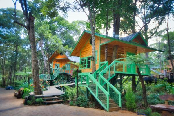 Măng Đen Treehouse Village Resort & Zipline, Rezervați  Hoteluri în Kon Tum cu parcare, Parcare