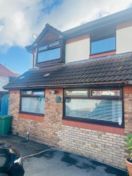 Modern well kept home- Entire House, Rezervați  Abercynon Cardiff