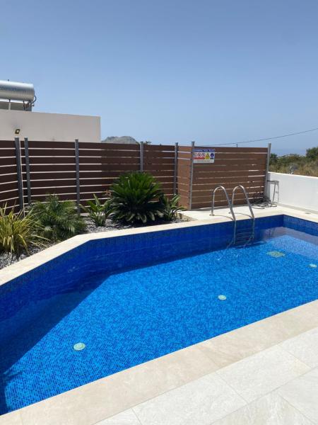 Villa SHIRIN, Rezervați  Hoteluri în Marioú cu piscină, Piscină