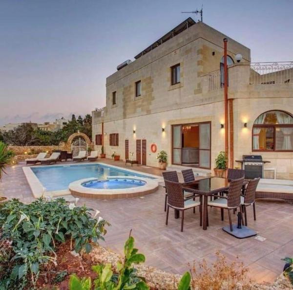 Country Views Villa, Rezervați Vilă Hoteluri în Victoria cu piscină, Piscină