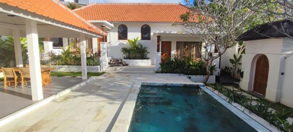 Villa Mamina, Rezervați  Hoteluri în Bali cu parcare, Parcare