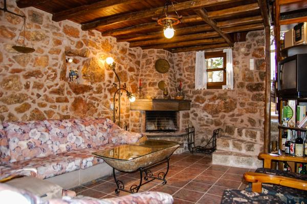 Stone House - Medieval Greek Village, Rezervați  Avgonyma Chios