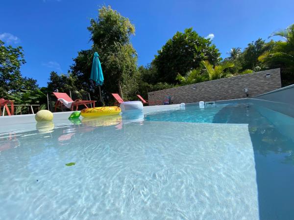 Villa Corail Les Abymes, Rezervați  Hoteluri în Les Abymes cu piscină, Piscină