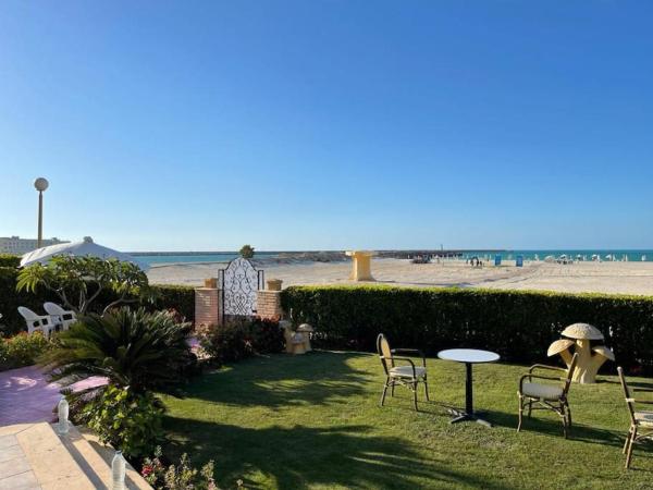 Beachfront Villa North Coast, Rezervați  Marina 