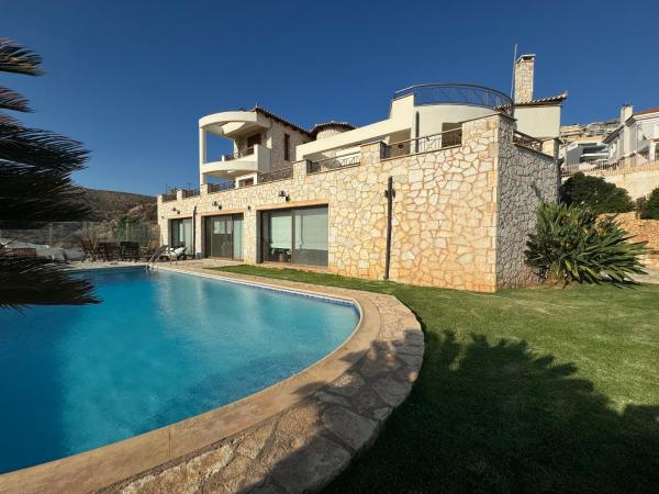 Stone Villa Saronida, Rezervați  Hoteluri în Saronida cu piscină, Piscină