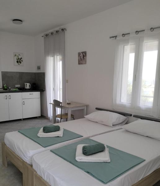 Thea's Apartment, Rezervați Apartament Vráchos 