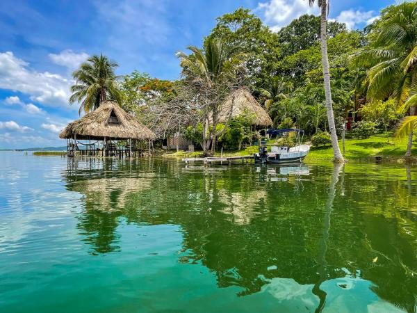 B&B Del Lago, Rezervați  Flores Peten
