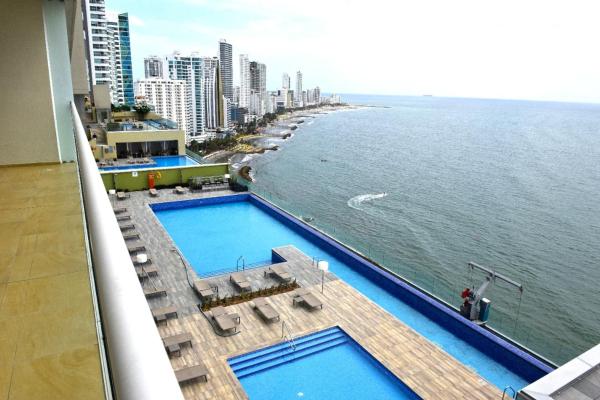Apartamentos en Edificio H2 Bocagrande Cerca al Mar, Rezervați  Hoteluri în Bolivar cu piscină, Piscină