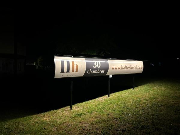 Halte Hotel - 1 étoile, Rezervați  La Vergne Franţa