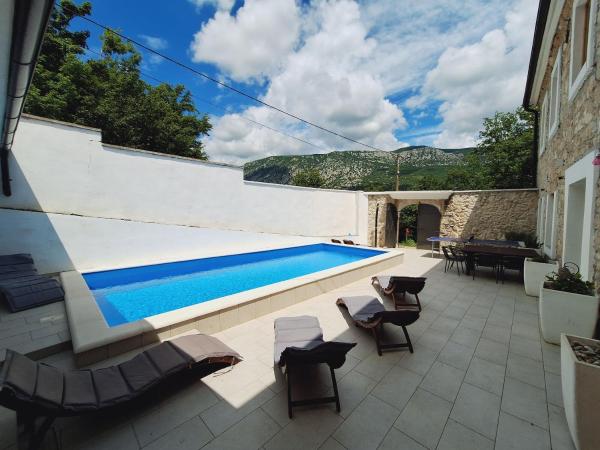 Villa Stone castle, Rezervați  Hoteluri în Kvarner cu parcare, Parcare