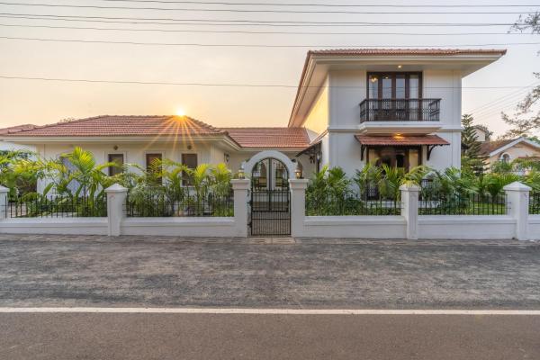 Villa Anjor, Villas By Noor, Rezervați  Hoteluri în Aldona cu piscină, Piscină