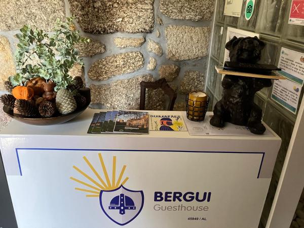 Bergui Guesthouse - Em Guimarães desde 2017, Rezervați  Hoteluri în Norte Region cu piscină, Piscină
