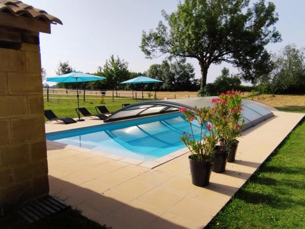 Gite Eynardou, Rezervați  Hoteluri în Naussannes cu piscină, Piscină