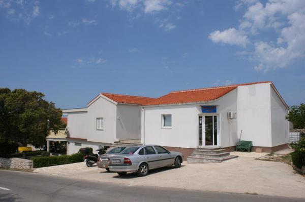 Apartments with a parking space Mandre, Pag - 6456, Rezervați Apartament Hoteluri în Kvarner cu parcare, Parcare