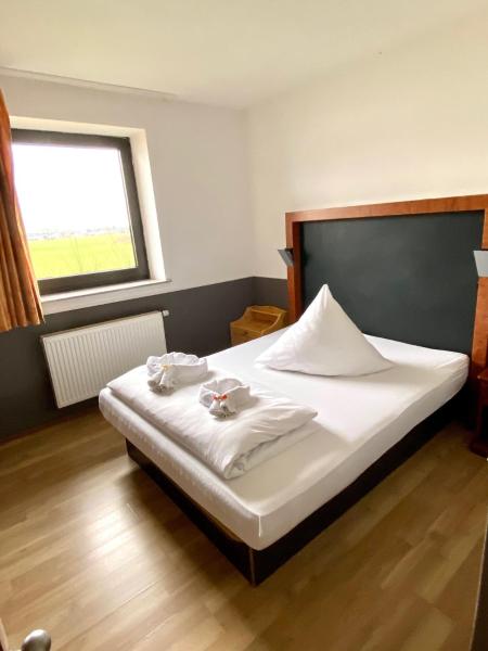 Hotel Castellana, Rezervați  Lessien Saxonia Inferioară