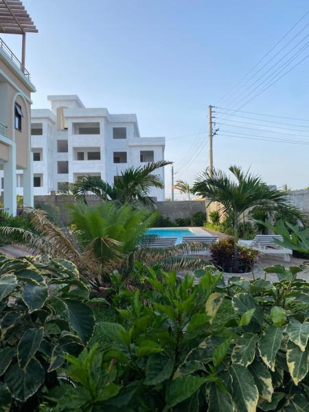 By the sea Apartments, Rezervați Apartament Hoteluri în Coast Region cu piscină, Piscină