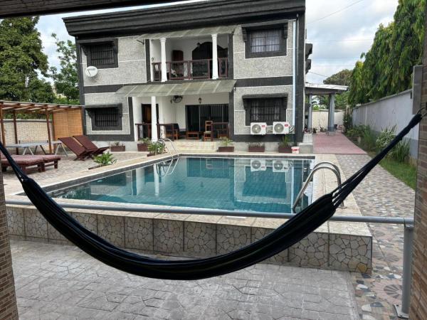 Villa Fely RDC, Rezervați  Hoteluri în Kribi cu piscină, Piscină