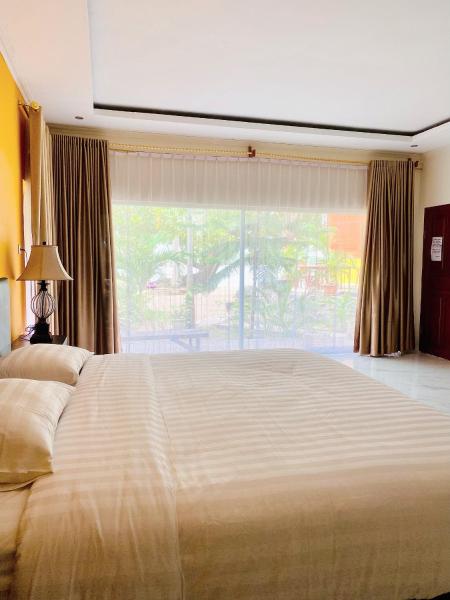 Sunmoon Beach Resort Likupang Timur, Rezervați  Hoteluri în Sulawesi cu parcare, Parcare
