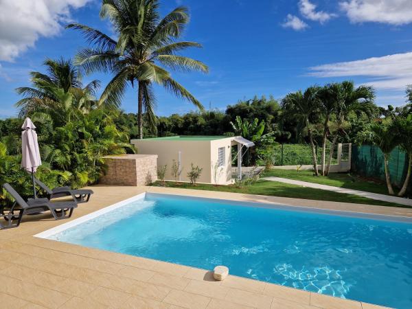 BUNGALOW PISCINE ZEN & GREEN - confort, Rezervați  Baie-Mahault Basse-Terre