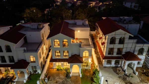 ELIVAAS Villa Paraiso 4 BHK with Pool & Bar, Rezervați  Hoteluri în Camorlim cu piscină, Piscină