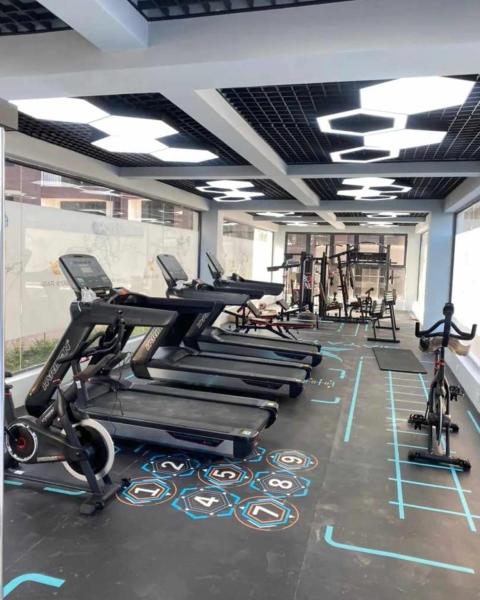 luxury living one bedroom apartment with fully equipped gym heated swimming pool children playing ground and a relaxing rooftop with amazing city views, Rezervați  Hoteluri ieftine în Nairobi