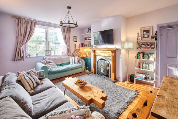 Host & Stay - Lilac Cottage, Rezervați  Hoteluri în Scotland cu parcare, Parcare