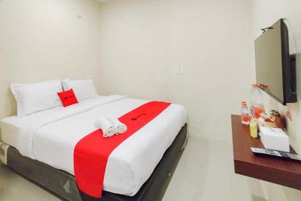 RedDoorz at Rejoss Lux Medan, Rezervați  Medan Sumatra