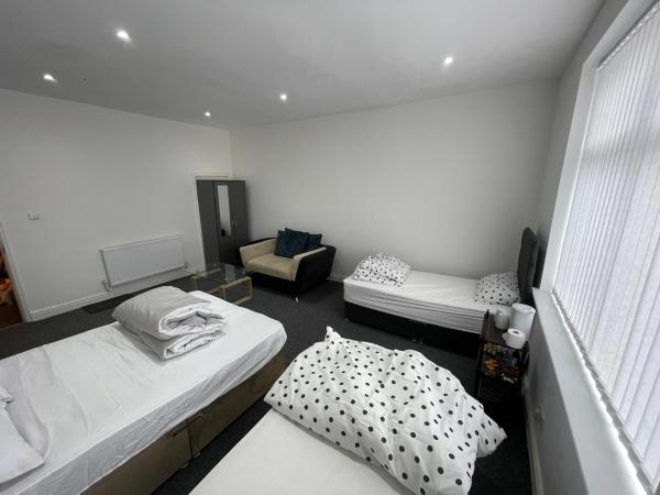Pc home Room A, Rezervați  Hyde Zona metropolitană Manchester