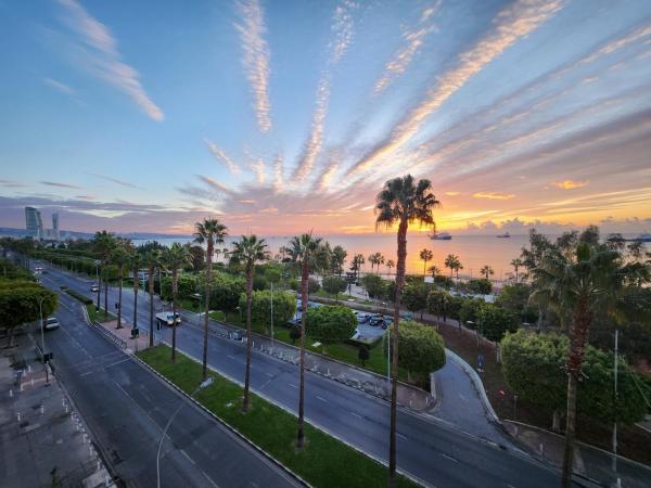 Luxury Kalipso Beachfront, Rezervați  Limassol Limassol