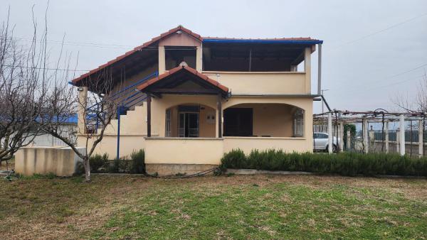 Lush Garden Villa Close to Airport with Hi-Speed Wifi, Rezervați  Hoteluri în Podgorica County cu parcare, Parcare