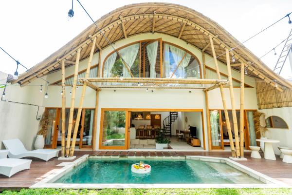 Gemini Villa - 3BR Villa in Kerobokan, Rezervați  Hoteluri în Badung cu piscină, Piscină