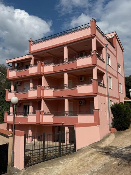 Yu&li Rose Apartments Adriatic, Rezervați Apartament Hoteluri în Bar County cu parcare, Parcare
